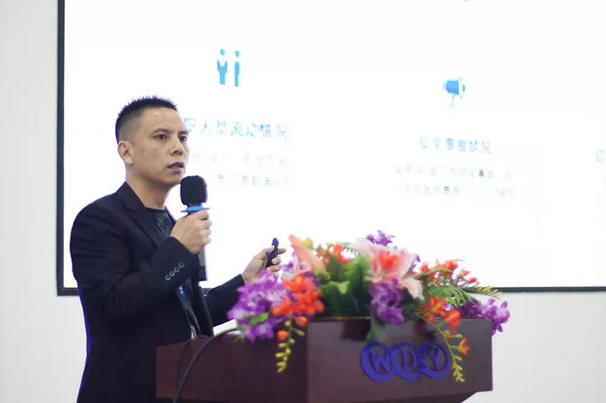 生產(chǎn)中心車(chē)間主任作部門(mén)工作匯報(bào)