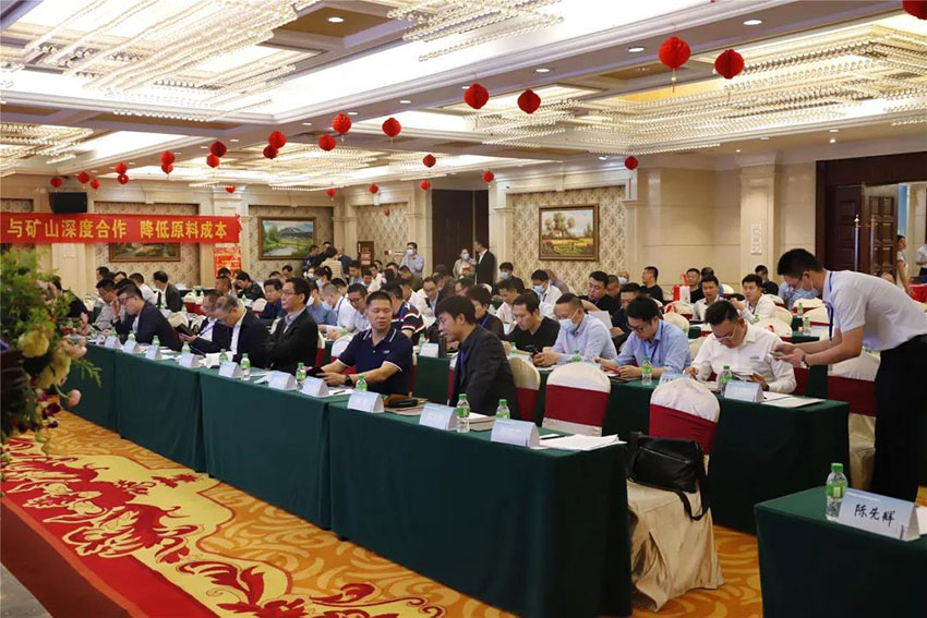 廣東陶瓷協(xié)會(huì)陶瓷原料專委會(huì)成立，萬達(dá)業(yè)任副會(huì)長(zhǎng)單位